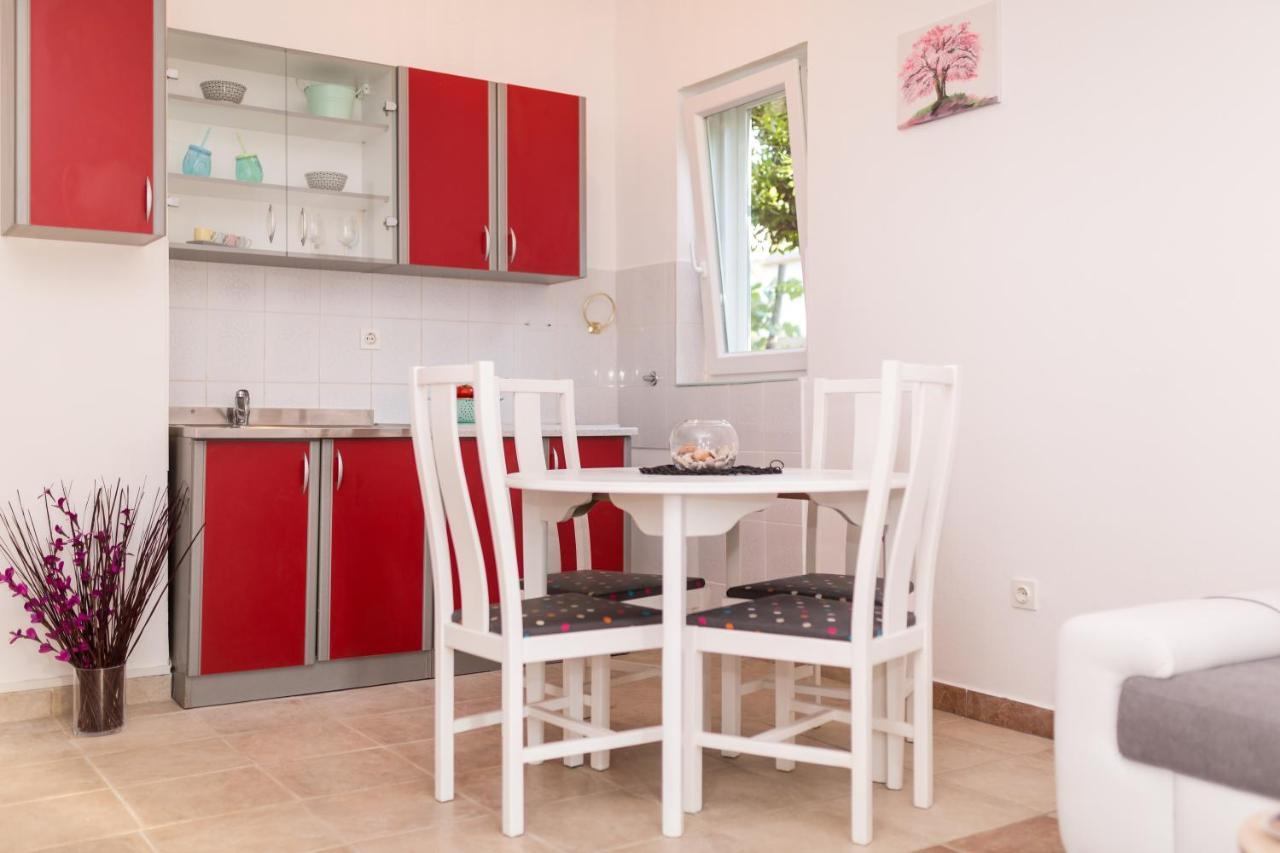 Lara - Apartment Near The Beach Врбник Екстер'єр фото